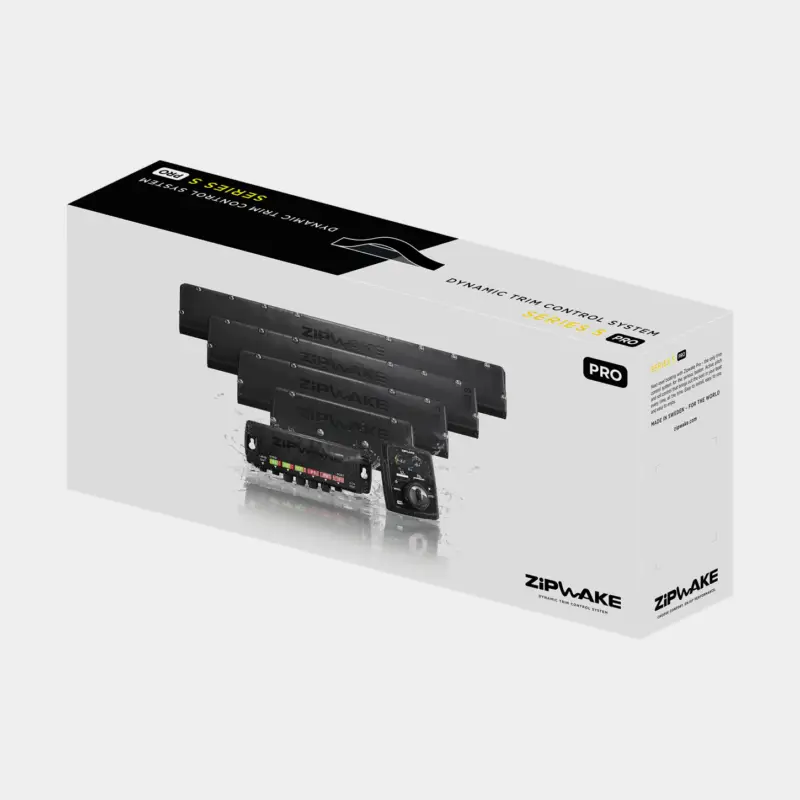 Kit de flaps de trim électrique Zipwake 450-S PRO Straight Kit Box, convient aux coques planantes + semi-planantes, pour bateaux 23 – 26 pieds (7 – 8 mètres), plastique, avec interceptors + unité de distribution PRO + panneau de commande PRO Nouvelle Collection